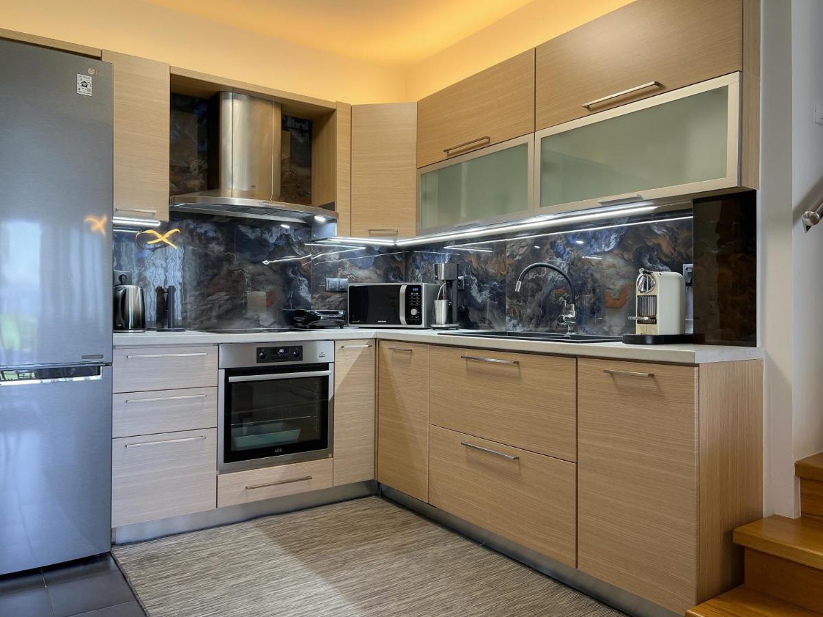Heaven Luxury Villa Néa Róda Kültér fotó