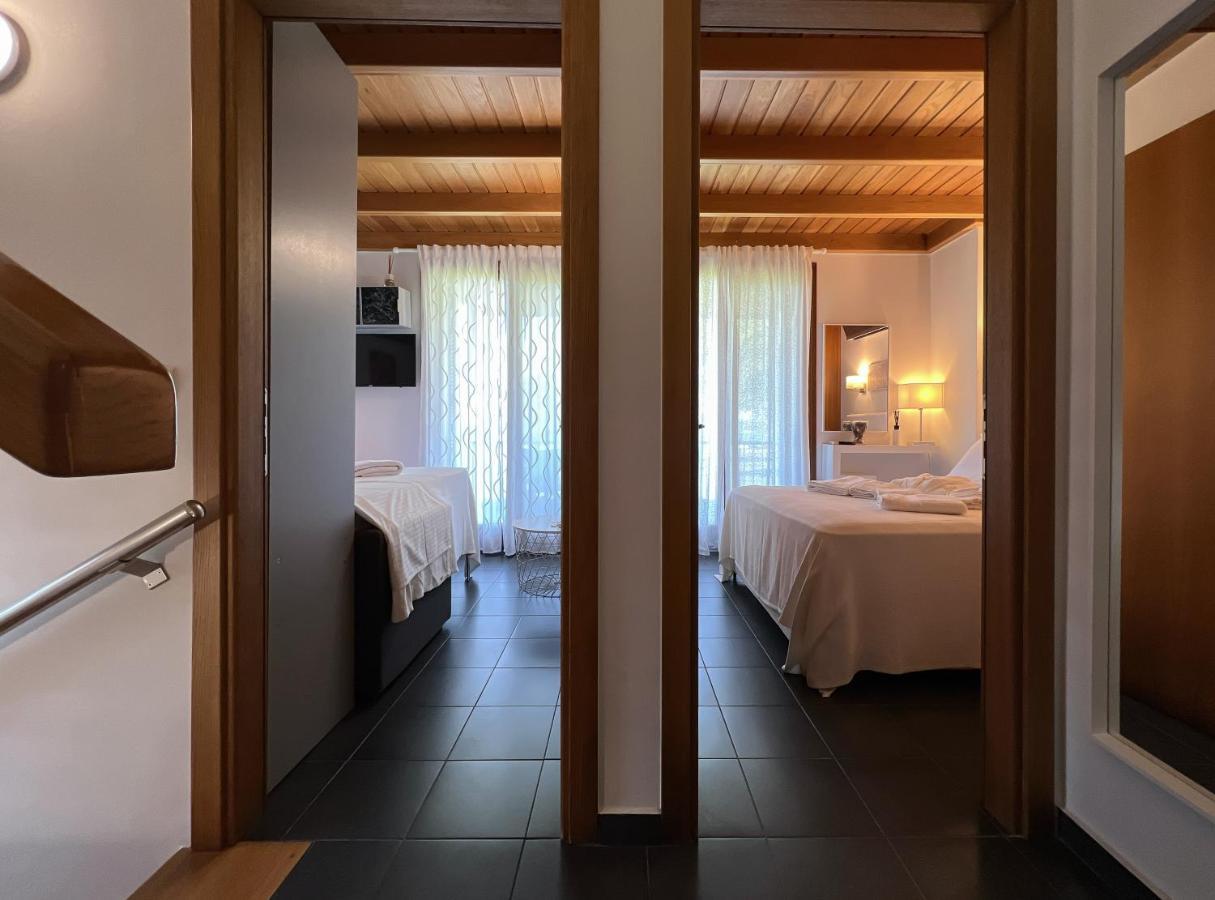 Heaven Luxury Villa Néa Róda Kültér fotó