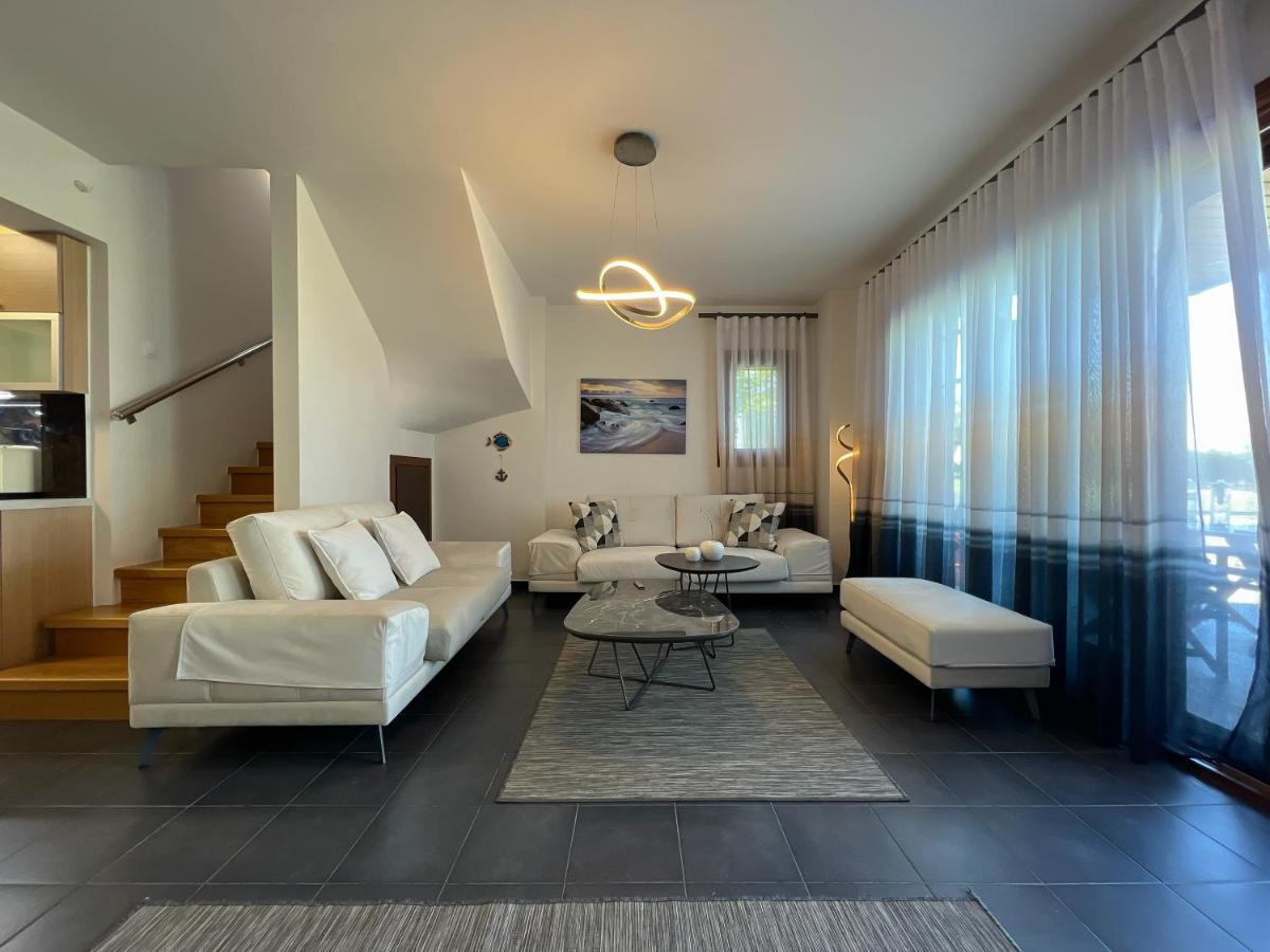 Heaven Luxury Villa Néa Róda Kültér fotó